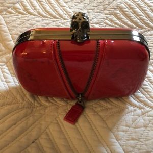 Skull clutch